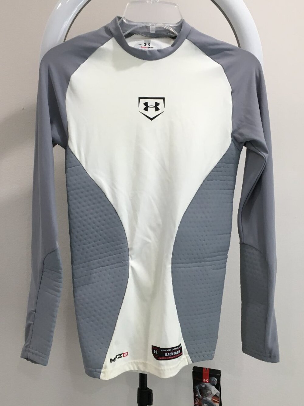 NWT UNDER ARMOUR Baseball Compression Heat Gear Padded Moisture Wick Shirt